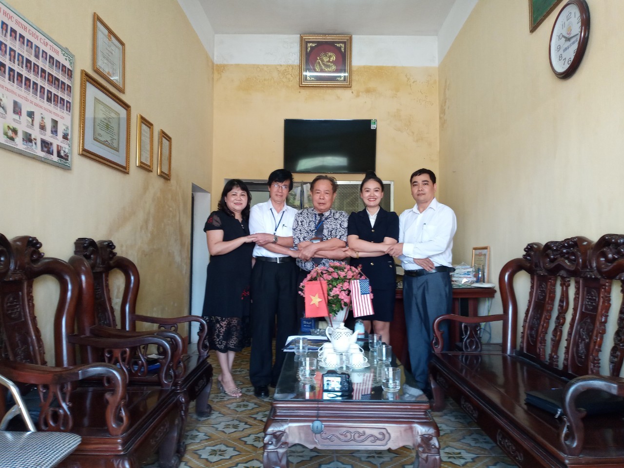 TChuẩn bị cho chương trình tổ chức tọa đàm tại Trường THPT Nguyễn Du tỉnh Bắc Ninh, THPT An Dương thành phố Hải Phòng