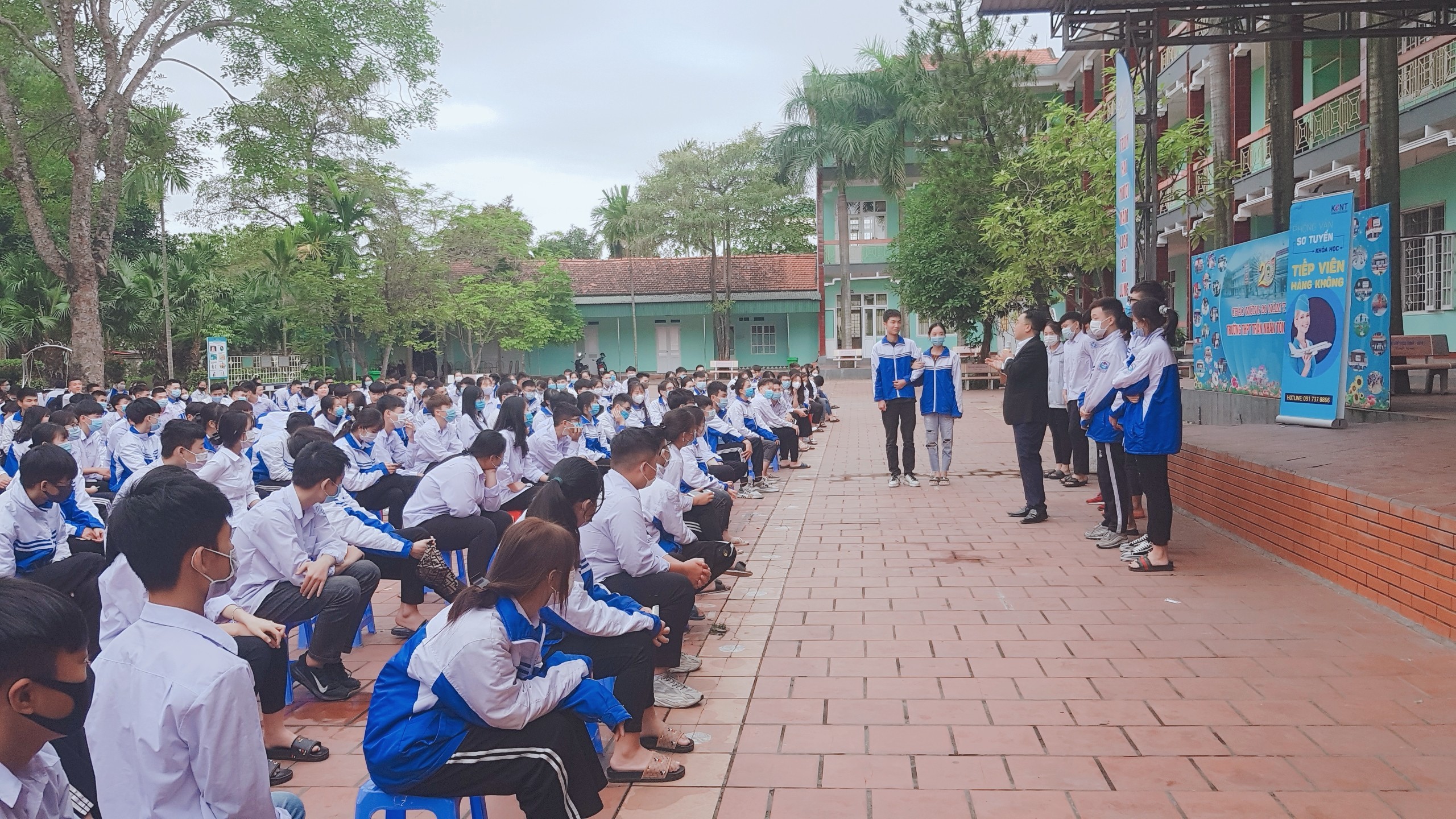 TTọa đàm tư vấn hướng nghiệp cung cấp thông tin thị trường lao động cho học sinh THPT tại Đông Triều, Quảng Ninh