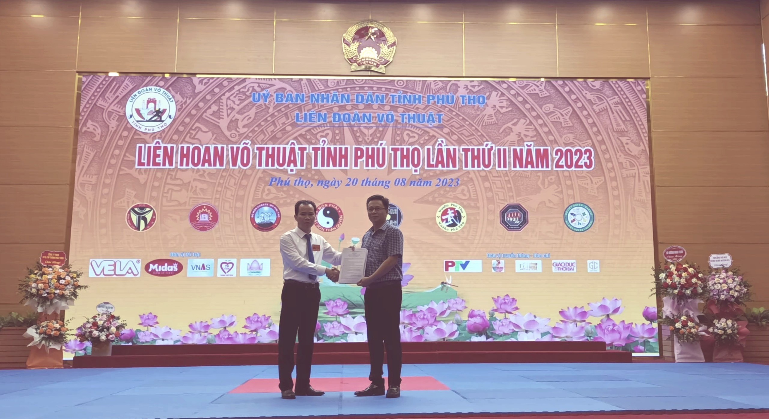 TTại Liên hoan Võ thuật tỉnh Phú Thọ năm 2023 VNAS và Liên đoàn Võ thuật tỉnh Phú Thọ đã ký kết hợp tác về tuyển sinh liên kết đào tạo nghề hàng không