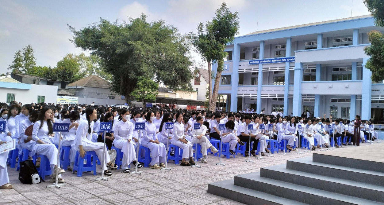 VP Đồng Nai-hướng nghiệp cho học sinh trường THPT Định Quán Đồng Nai