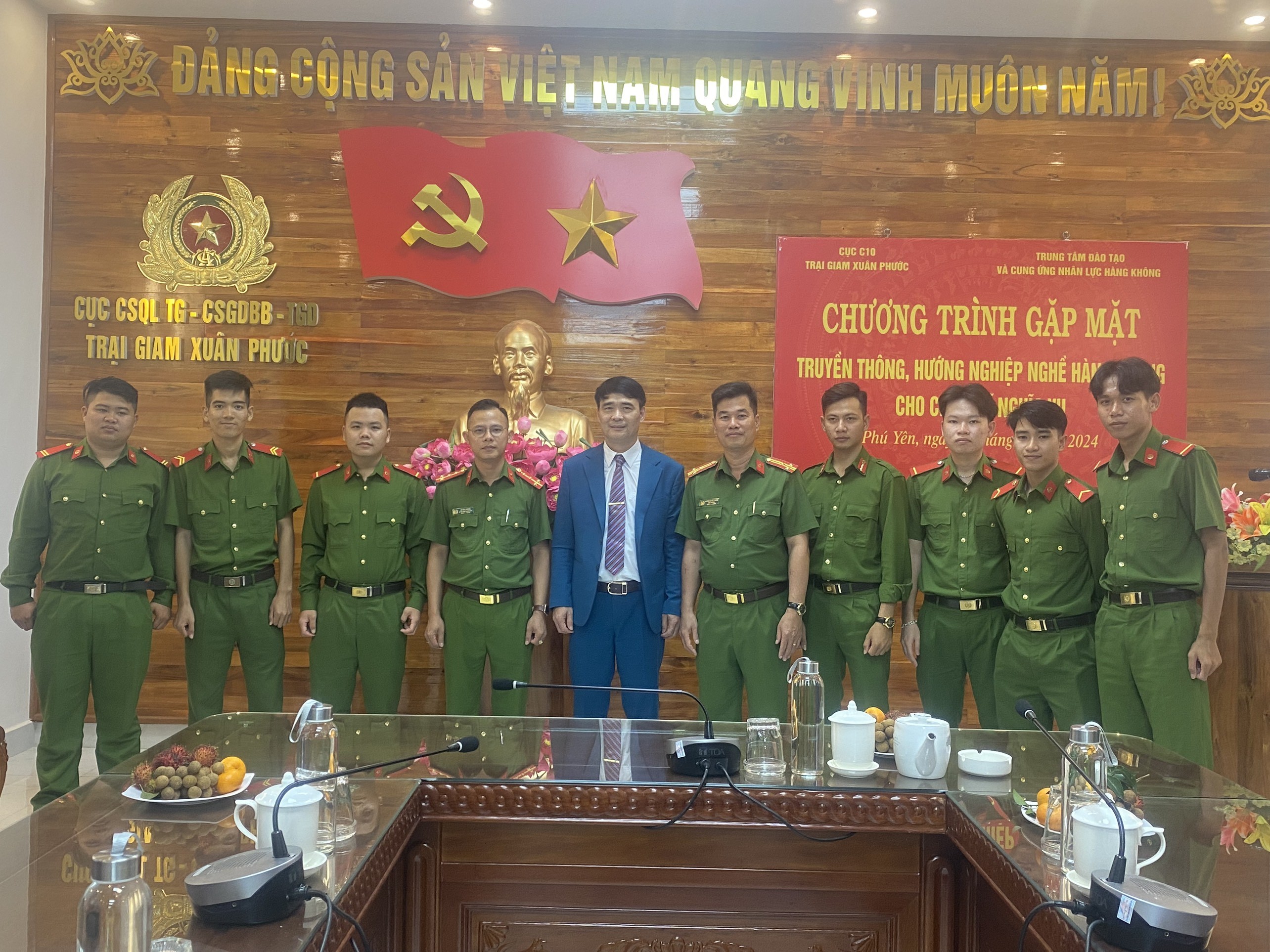 TTCUNL-Tư vấn nghề nghiệp và giới thiệu việc làm cho chiến sỹ nghĩa vụ Trại giam Xuân Phước, Phú Yên