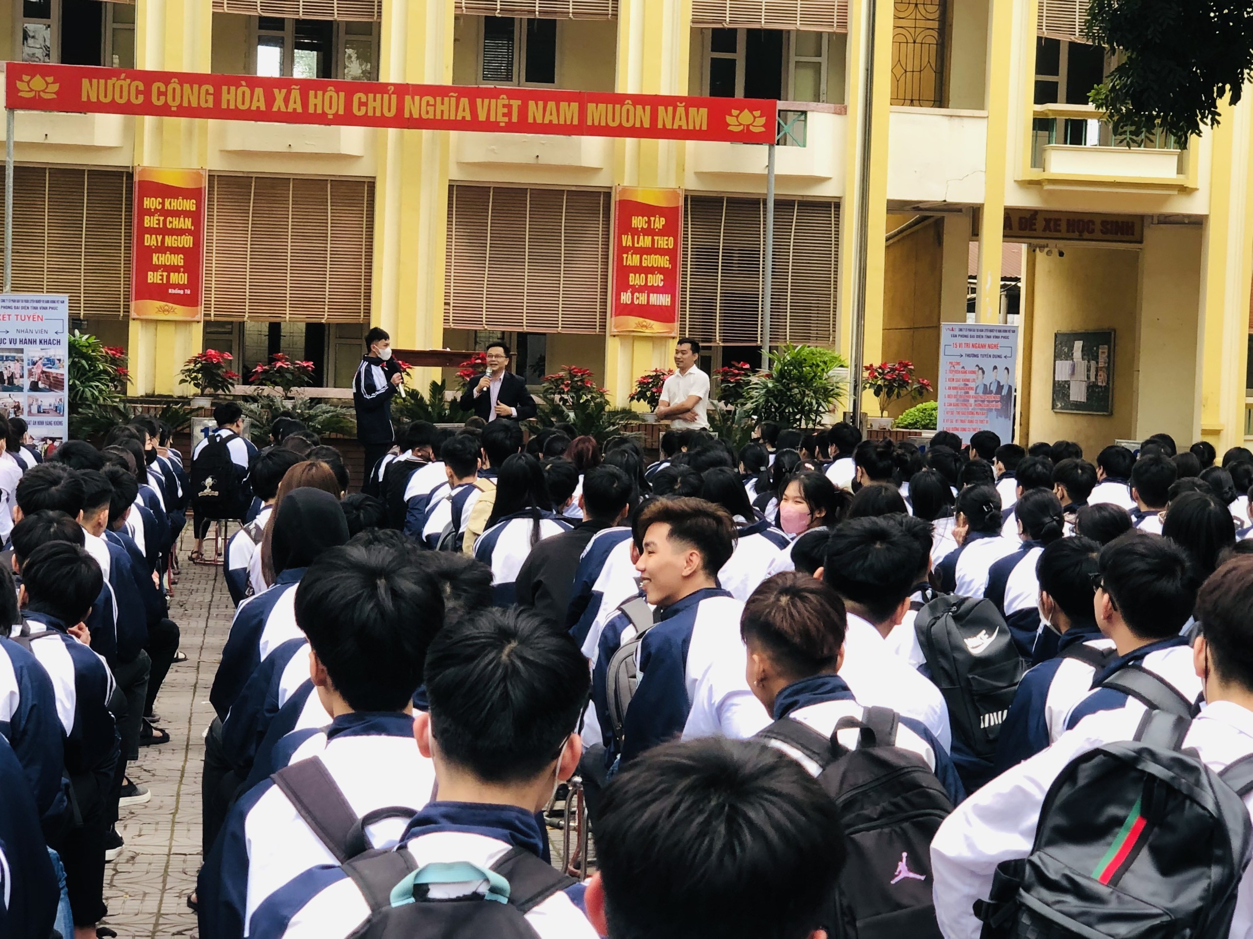 VPTS Hải Dương-Tổ chức tư vấn hướng nghiệp cho học sinh Trung tâm GDNN-GDTT thành phố Chí Linh